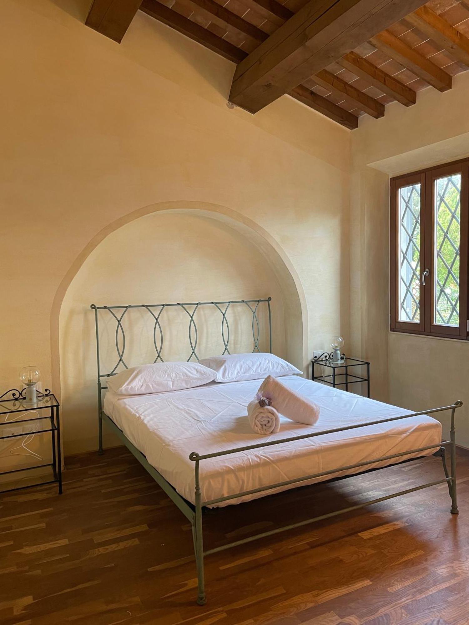 Casa Vacanze Le Due Torri Vada Exterior photo