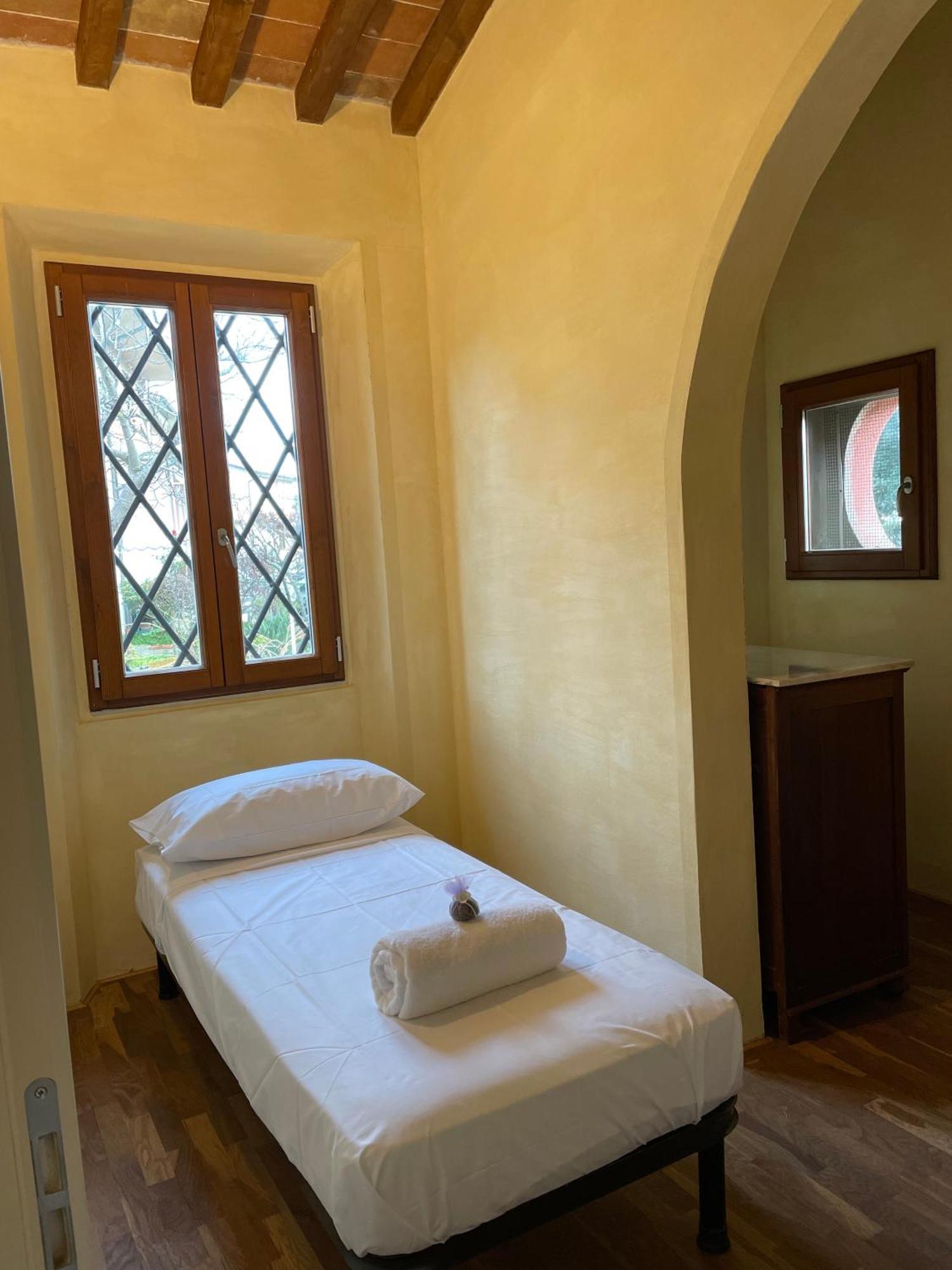 Casa Vacanze Le Due Torri Vada Exterior photo